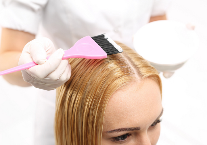 Cuidados para el cabello antes, durante y después de la decoloración.